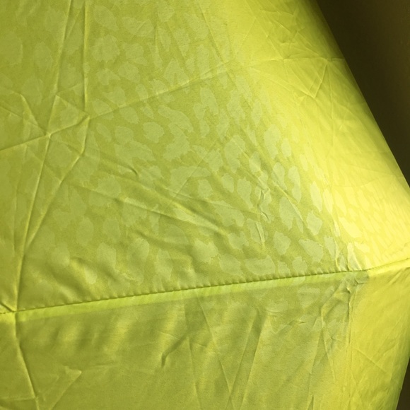 Betsey Johnson Acrylic Leo Lime Umbrella NWT - Picture 5 of 5